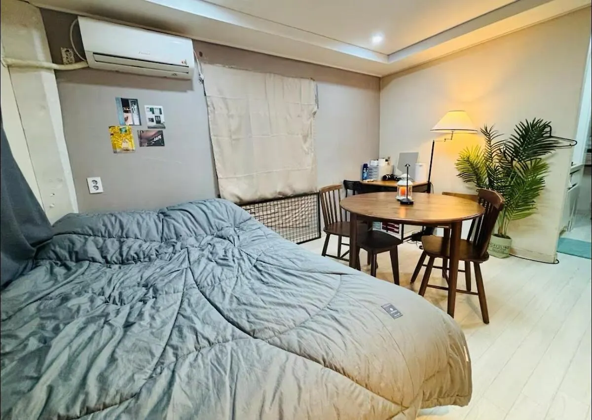 Cozy Sinnonhyeon Station Nonhyeon Station House Seoul South Korea