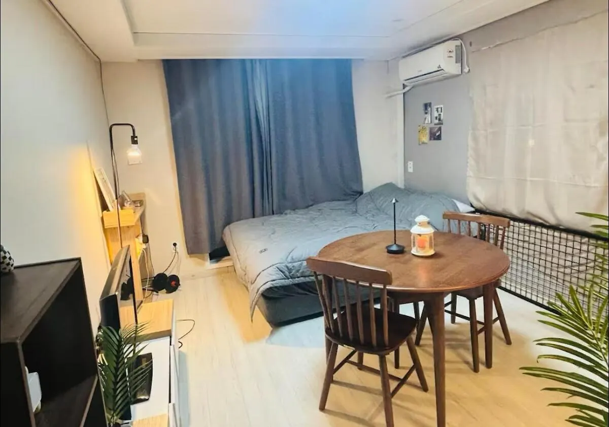 Cozy Sinnonhyeon Station Nonhyeon Station House Seoul Apartment